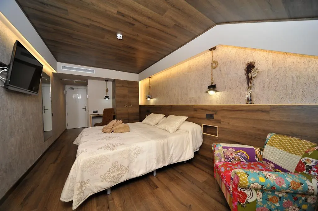 Hotel Vall D'Aneu Esterri D'Aneu 2*,  Spain